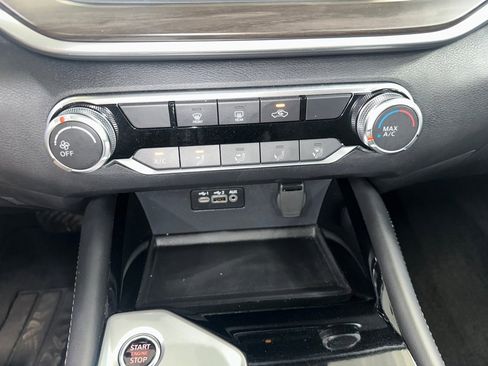 Used 2023 Nissan Altima 2.5 SV FWD image 14