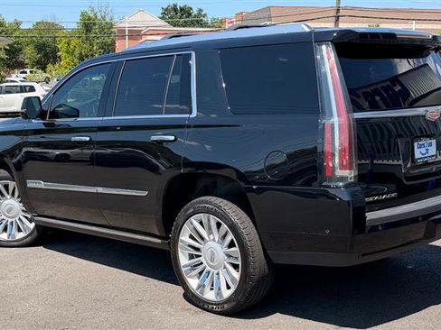 Used 2017 Cadillac Escalade Platinum AWD/4WD image 4