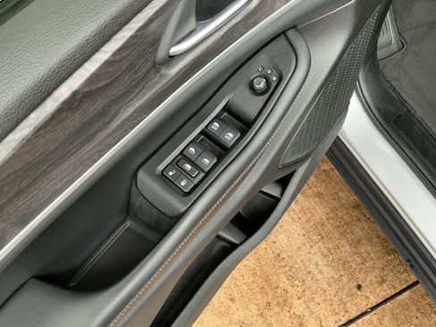 Used 2023 Jeep Grand Cherokee Limited image 15