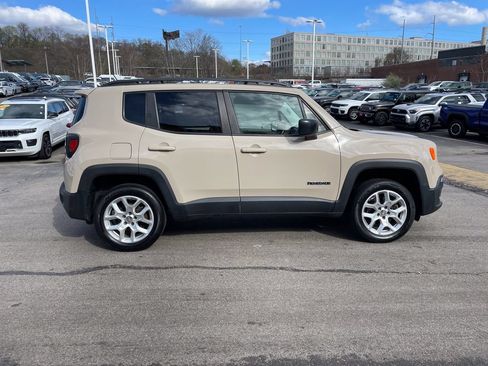 Used 2015 Jeep Renegade Latitude AWD/4WD image 7