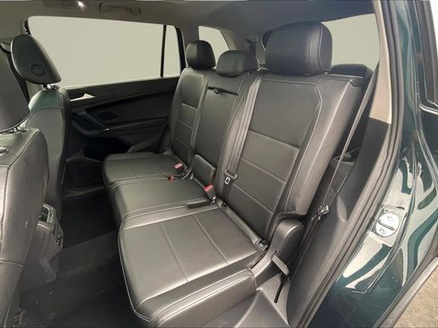 Used 2018 Volkswagen Tiguan SE w/ Panoramic Sunroof Package image 26