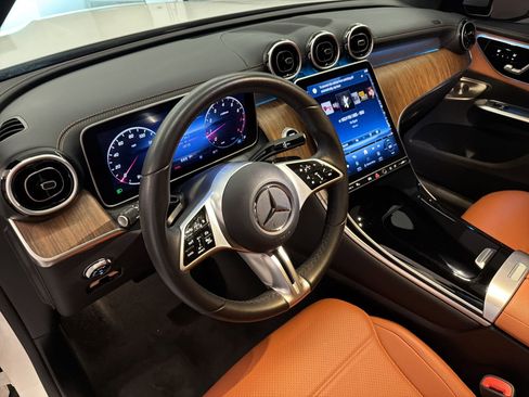 Used 2024 Mercedes-Benz GLC 300 image 4