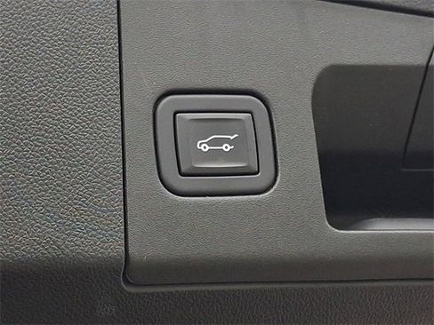 Used 2024 Cadillac XT4 Premium Luxury image 30