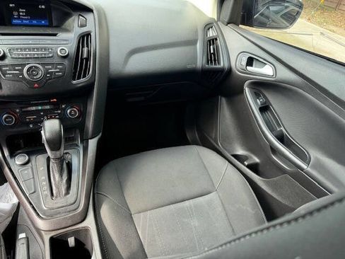 Used 2017 Ford Focus SE FWD image 21