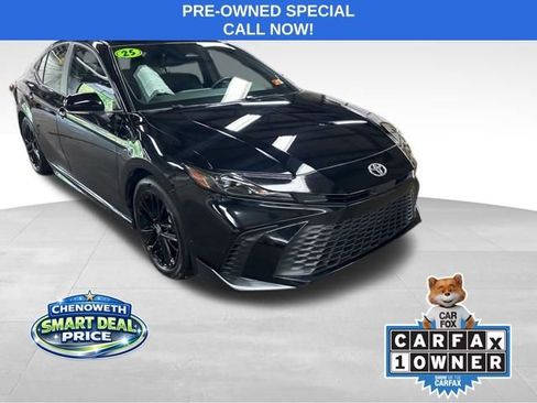 Used 2025 Toyota Camry SE FWD image 2