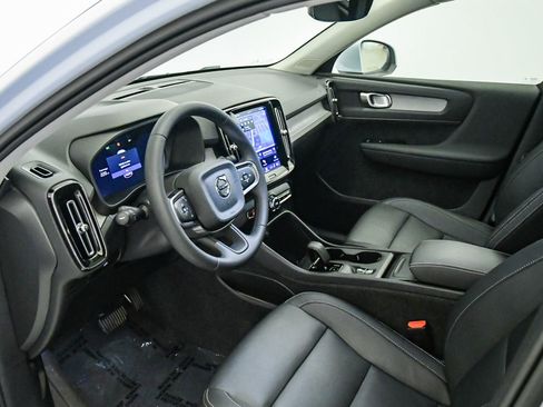 Certified 2025 Volvo XC40 B5 Core image 17