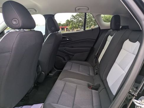 Used 2024 Chevrolet Trax LS w/ LS Convenience Package FWD image 14