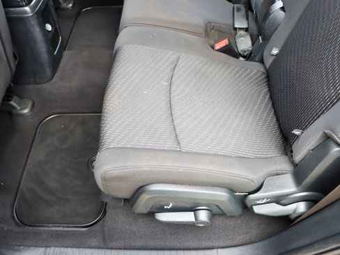 Used 2018 Dodge Journey SE w/ Popular Equipment Group FWD image 17