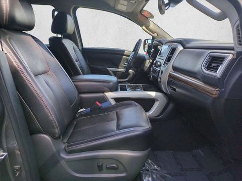 Used 2018 Nissan Titan SL AWD/4WD image 20