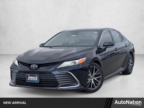 Used 2022 Toyota Camry XLE FWD image 1