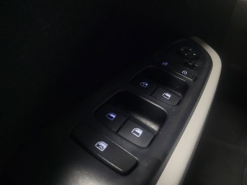 Used 2023 Hyundai Venue SEL FWD image 27