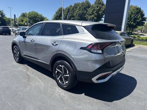 Used 2023 Kia Sportage LX AWD/4WD image 3