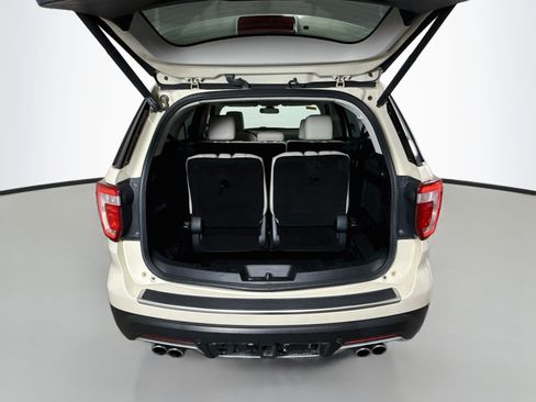 Used 2018 Ford Explorer Platinum AWD/4WD image 25