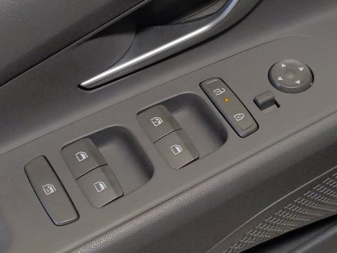 Used 2024 Hyundai Elantra SEL FWD image 27