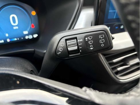 Used 2025 Ford Escape Platinum image 27