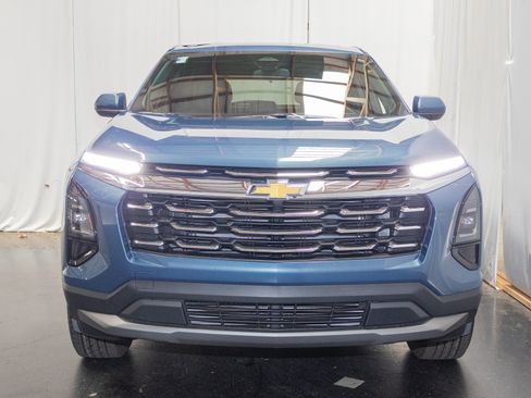 New 2027 Chevrolet Equinox LT w/ Convenience Package II FWD image 2