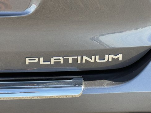 Used 2022 Toyota Highlander Platinum image 9