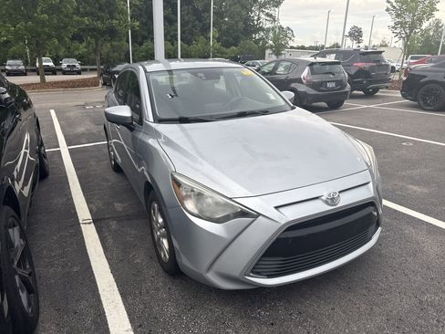 Used 2017 Toyota Yaris iA FWD image 3