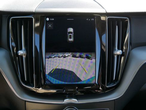 Used 2023 Volvo XC60 B5 Core w/ Climate Package AWD/4WD image 25