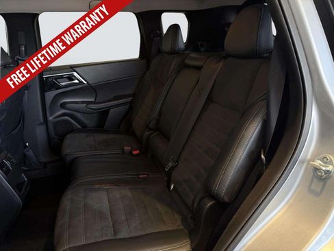 Used 2024 Mitsubishi Outlander FWD image 31