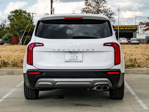 Used 2022 Kia Telluride EX w/ EX Premium Package FWD image 9