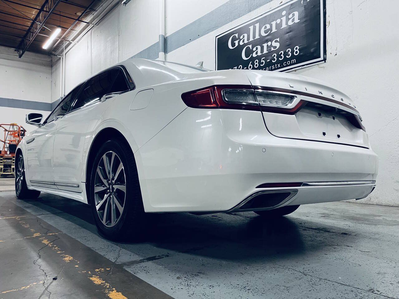 Used 2019 Lincoln Continental Premiere FWD image 4