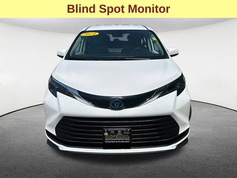 Used 2024 Toyota Sienna LE AWD/4WD image 4