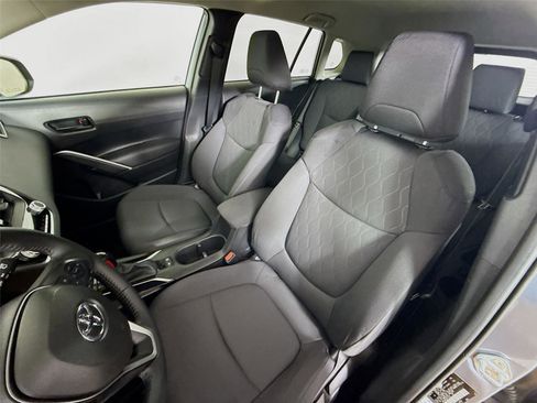 Used 2024 Toyota Corolla Cross LE image 5