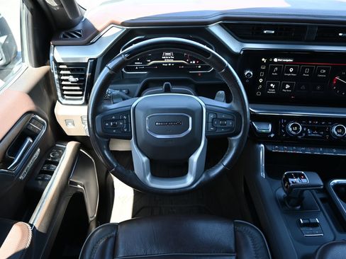 Used 2025 GMC Sierra 1500 Denali AWD/4WD image 9