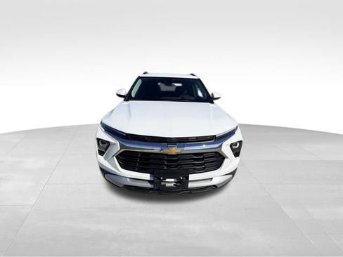 Used 2024 Chevrolet TrailBlazer LT image 2