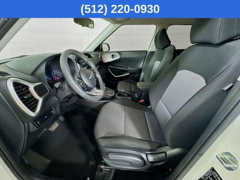 Used 2022 Kia Soul LX image 23