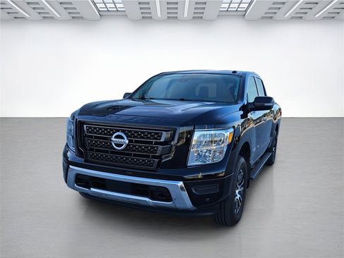 Used 2020 Nissan Titan SV w/ SV Convenience Package image 9