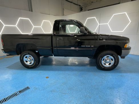 Used 1998 Dodge Ram 1500 Truck 4x4 Regular Cab image 2