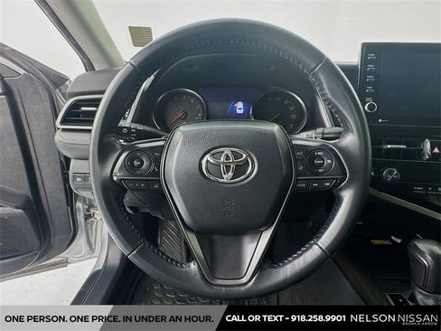 Used 2022 Toyota Camry XSE image 11