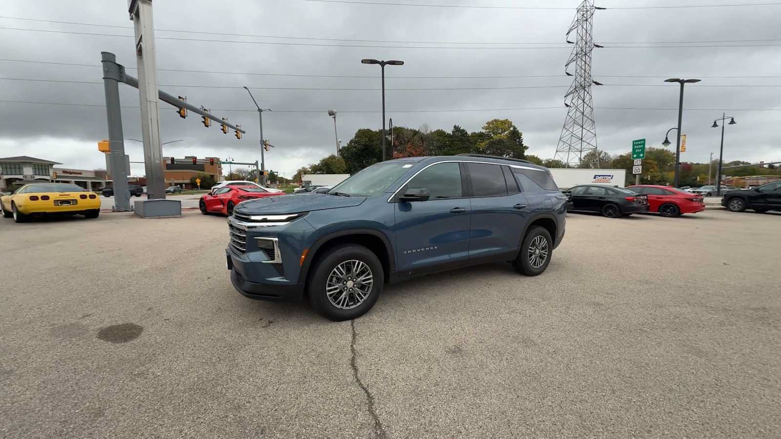 Certified 2025 Chevrolet Traverse LT w/ Driver Confidence Package AWD/4WD image 4