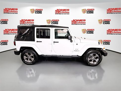 Used 2016 Jeep Wrangler Unlimited Sahara image 14