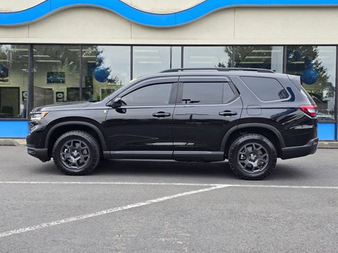 Certified 2025 Honda Pilot TrailSport image 2