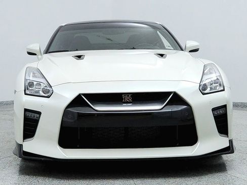 Used 2021 Nissan GT-R Premium image 8