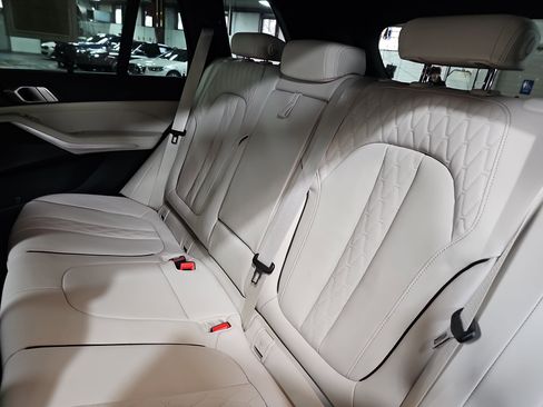 Used 2025 BMW X5 xDrive40i w/ M Sport Package image 15