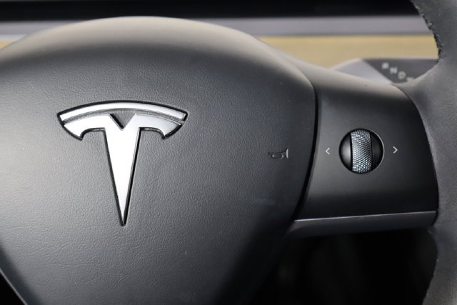 Used 2023 Tesla Model Y 2WD image 8