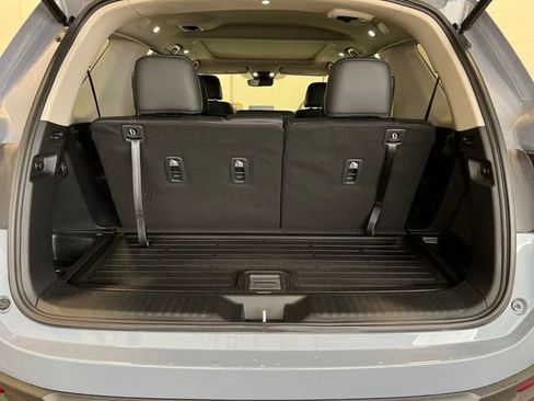 Used 2025 Honda Pilot Touring image 16