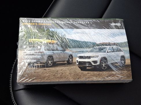 Used 2023 Jeep Grand Cherokee image 25