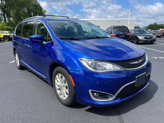 Used 2019 Chrysler Pacifica Touring-L FWD video 1