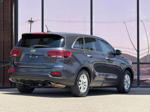 Used 2019 Kia Sorento FWD V6 image 14