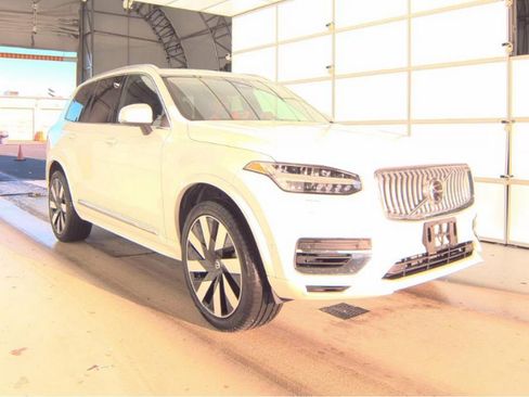 Used 2024 Volvo XC90 T8 Plus w/ Protection Package Premier image 4
