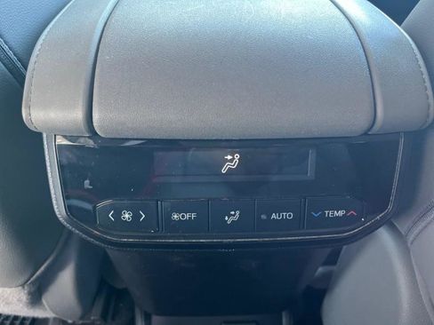 Used 2021 Toyota Highlander Limited image 30