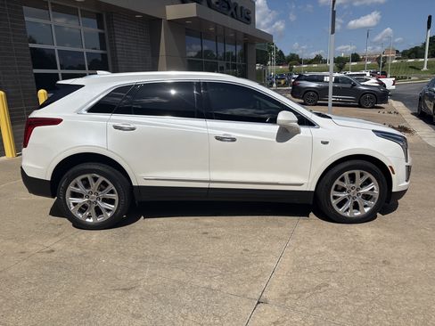Used 2018 Cadillac XT5 Luxury w/ Driver Awareness Package AWD/4WD image 11