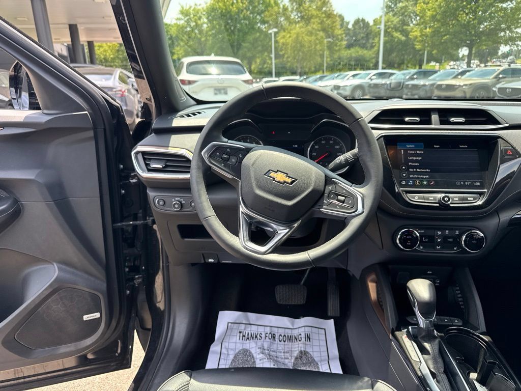 Used 2021 Chevrolet TrailBlazer ACTIV w/ Technology Package FWD image 14