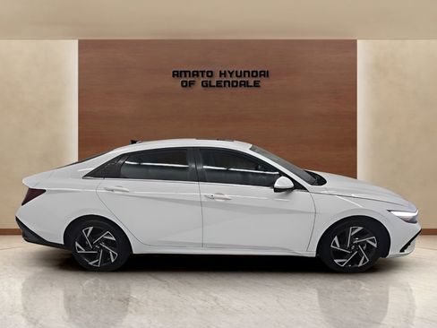 Used 2025 Hyundai Elantra SEL FWD image 7