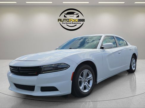 Used 2020 Dodge Charger SXT image 3